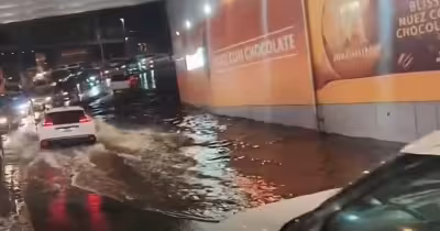 Lluvia intensa inunda Ciudad de México and triggers highest weather alert