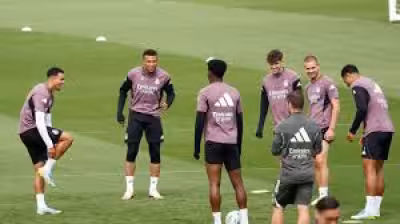 Dean Huijsen y el Bernabéu, entre la bronca y el cierre sin títulos del Madrid