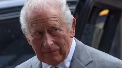 Grant Harrold enthüllt Charles’ Aston Martin, der mit Wein und Käse fährt