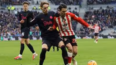 Seamus Coleman watches as John Brooks gets Everton-Sunderland refereeing role