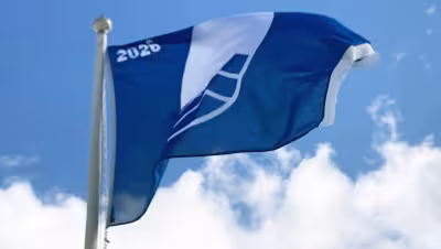 Frinton? Swanage keeps Blue Flag for 25th year as beach praise continues