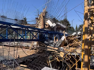 Colapsa Grua Telescopica en Roma Sur y deja al menos cinco lesionados