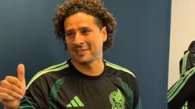 Guillermo Ochoa pelea por el arco de México en su última etapa rumbo al 2026