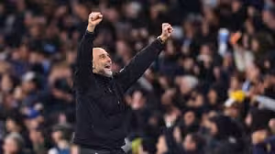 Jamie Redknapp watches Manchester City close in on Arsenal in title race