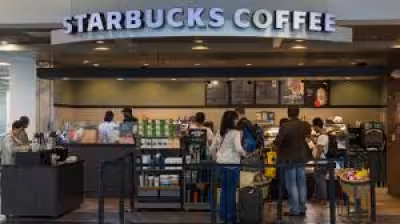 Starbucks recorta 300 puestos de apoyo en EE. UU. y cierra oficinas regionales