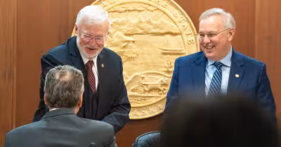 Alaska entra en su última semana legislativa con el PFD y el presupuesto en juego