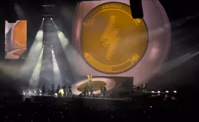 J Balvin dedica en Concierto en CDMX una canción a Milk Man y migrants
