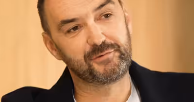 Cyril Lignac raconte ses débuts difficiles et l’hostilité du métier