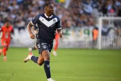Football Club Des Girondins De Bordeaux chute à La Roche et voit la tête s’éloigner