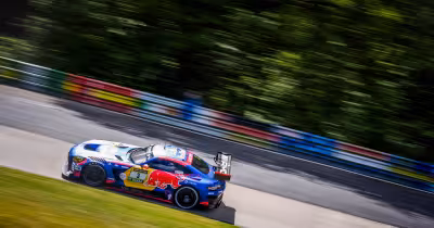 Max Verstappen roba el show en Nürburgring con un adelantamiento imposible