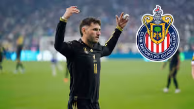 Santiago Giménez revela quién fue su ídolo de infancia y sorprende a la afición
