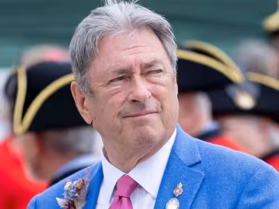 Alan Titchmarsh paints blue-suited gnome as Chelsea lifts ban for one week