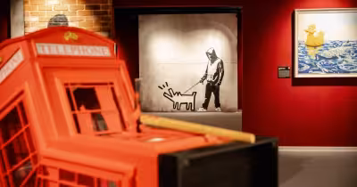 Banksy und die zweite Form des Vergessens: Was sein Zitat heute sagt
