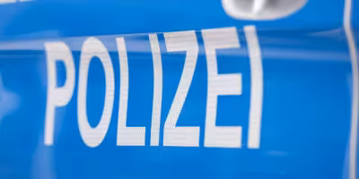 Diebstahl im Rewe: Kunde meldet Seniorin nach Bier-Diebstahl