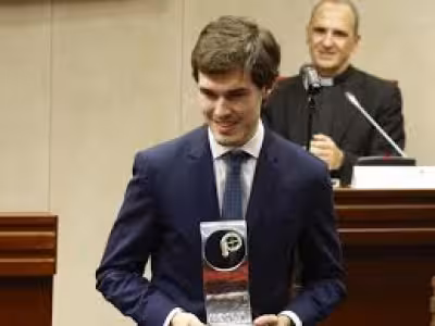 Fernando ónega recibe el Premio Bravo Especial póstumo de la Iglesia