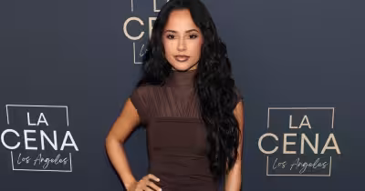Becky G trägt bei La Cena Los Angeles 2026 ein Retrofête-Minikleid