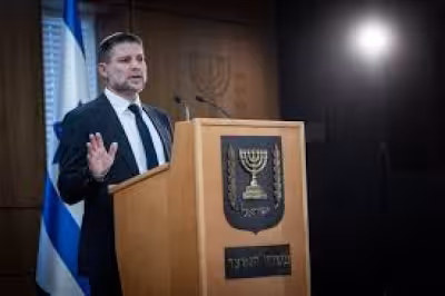 Bezalel Smotrich dice que la CPI emitió una orden de arresto y amenaza con evacuar Khan al-Ahmar