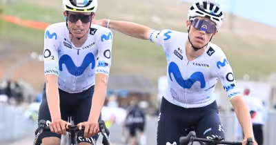 Enric Mas aclara su extraño maillot en el Giro tras días de comentarios