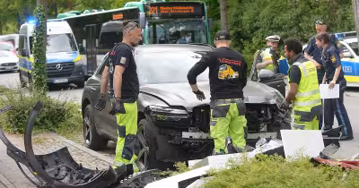 Frontalzusammenstoß in Ottobrunn: Senior wird schwer verletzt