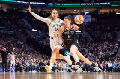 Bridget Carleton, Sarah Ashlee Barker lift Portland Fire past Sun 83-82