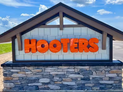 Hooters parking lot arrest follows video of minivan fight near The Villages