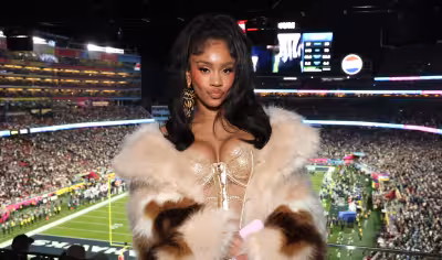 Jason Derulo nicht beteiligt: Saweetie verklagt nach abgesagten Japan-Shows