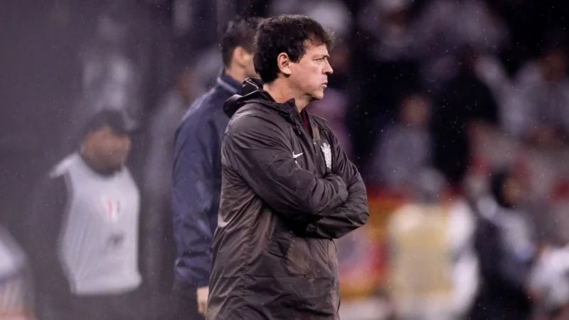 Fernando Diniz quebra recorde histórico da Libertadores em empate do Corinthians | Rádio Itatiaia