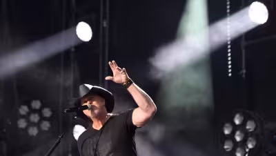 Trace Adkins marks 30 years in country music with Ryman shows