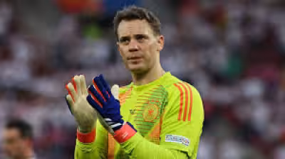 U turns to Neuer as Germany name veteran No. 1 for World Cup