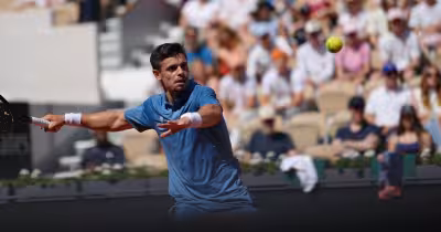 Arthur Gea runs for bathroom break in French Open debut loss