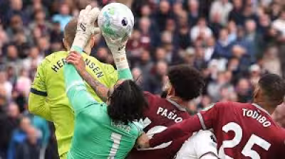 Bbc Football Scores title race goes to final day as Sutton chases top spot