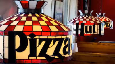 Pizza Hut Classic Locations Return Red Cups, Salad Bars and Retro Décor