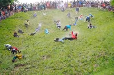 Cheese Rolling tradition keeps Double Gloucester in the spotlight at Cooper's Hill