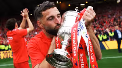 Graeme Shinnie to leave Aberdeen next month after 344-game two spells