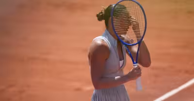 Marta Kostjuk weint nach Sieg bei den French Open nach Raketenangriff