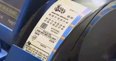 Lotto Max: un homme de Nepean remporte 500 000 $ en pleine vague familiale