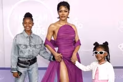 Teyana Taylor turns AMA arrival into a yellow-and-violet fashion moment