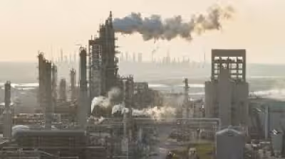 Us Iran tensions flare as US strikes Bandar Abbas and oil jumps