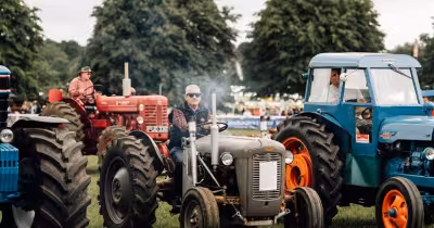 Martin Clunes backs vintage vehicle display at Royal Bath & West Show