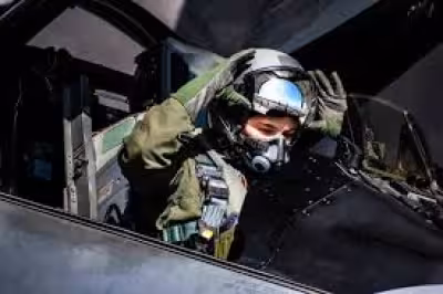 Fuerza Aérea de Chile graduiert erste F-16-Pilotin in der Geschichte