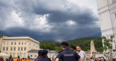 Residenzplatz in Salzburg: Sturmwarnung stoppt Konzertabend kurz nach 18 Uhr