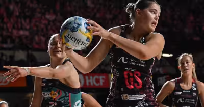 Thunderbirds Netball surge to top as Adelaide down Vixens 61-42