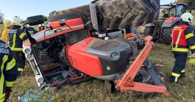 Traktor überschlägt sich in Zell am Moos: Landwirt bleibt fast unverletzt