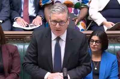Pmqs clash as Starmer rejects Farage's two-tier policing attack