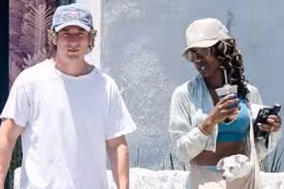 Jeremy Allen White and Shanola Hampton reunite on Los Angeles hike after Shameless