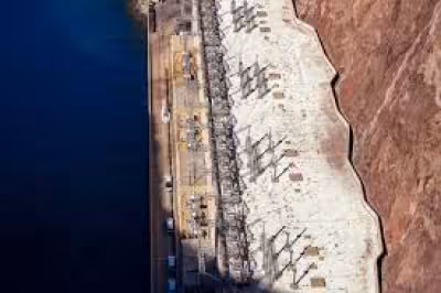 Hoover Dam nears Lake Mead level that could cut power output by 70%