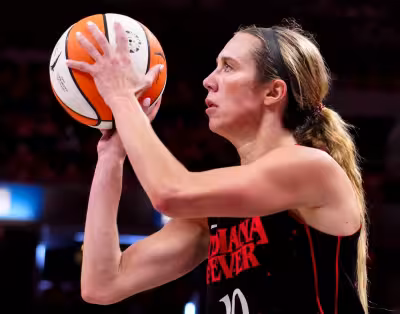 Lexie Hull not included? Caitlin Clark, Stephanie White sideline exchange draws scrutiny