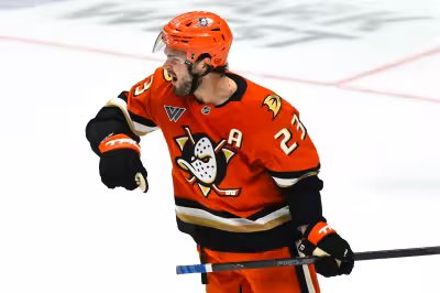 Mason Mctavish attire les Maple Leafs alors que le prix grimpe