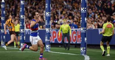 Nick Watson named in quarter-time scuffle as Bulldogs face Hawthorn