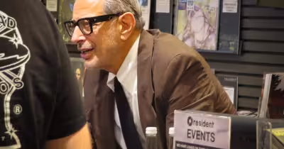 Jeff Goldblum draws 500 fans to rare Glasgow HMV signing